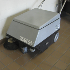34T GT SWEEPER, INCLUDES BASE
MACHINE BATTERIES, CHARGER
AND CHOICE OF BRUSH